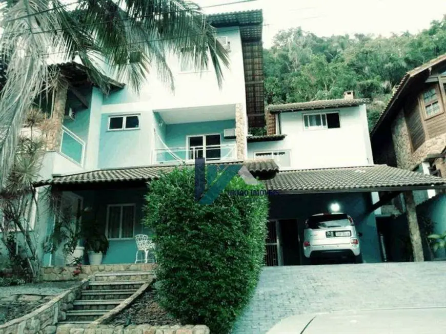 Foto 2 de Casa de Condomínio com 3 Quartos à venda, 270m² em Piratininga, Niterói