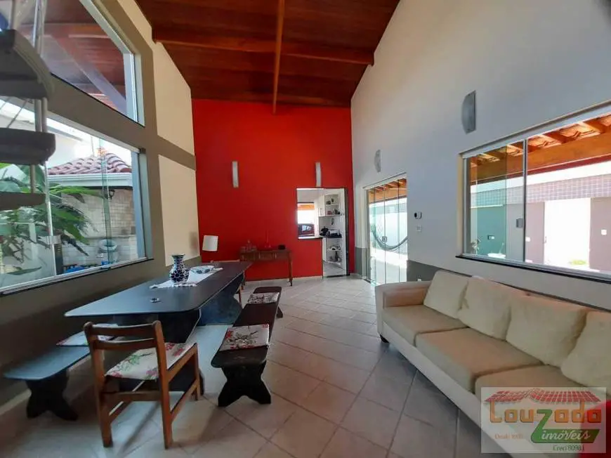 Foto 4 de Sobrado com 4 Quartos para alugar, 390m² em Stella Maris, Peruíbe