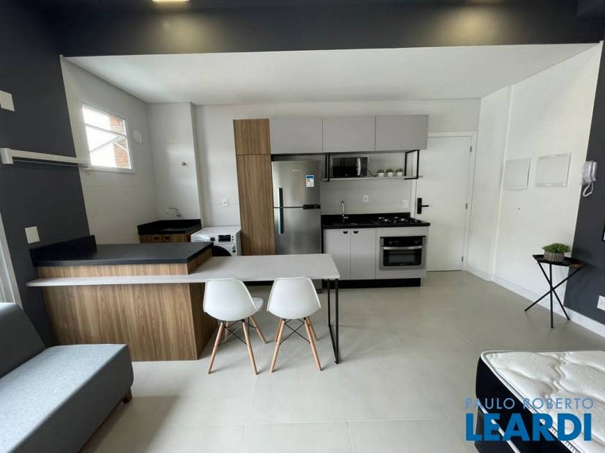 Foto 1 de Apartamento com 1 Quarto para venda ou aluguel, 33m² em Pantanal, Florianópolis