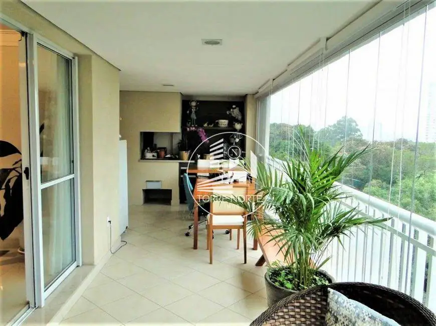 Foto 4 de Apartamento com 4 Quartos à venda, 233m² em Campo Grande, São Paulo