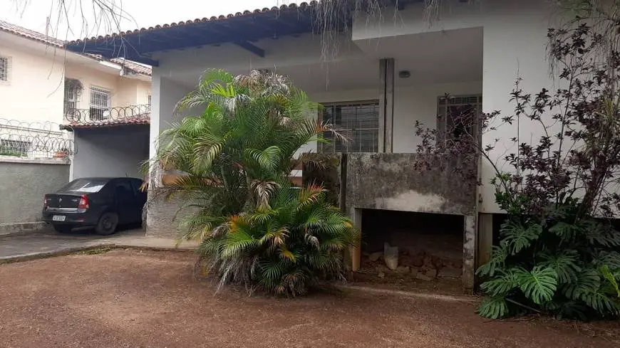 Foto 1 de Casa com 4 Quartos para alugar, 460m² em Cidade Jardim, Belo Horizonte