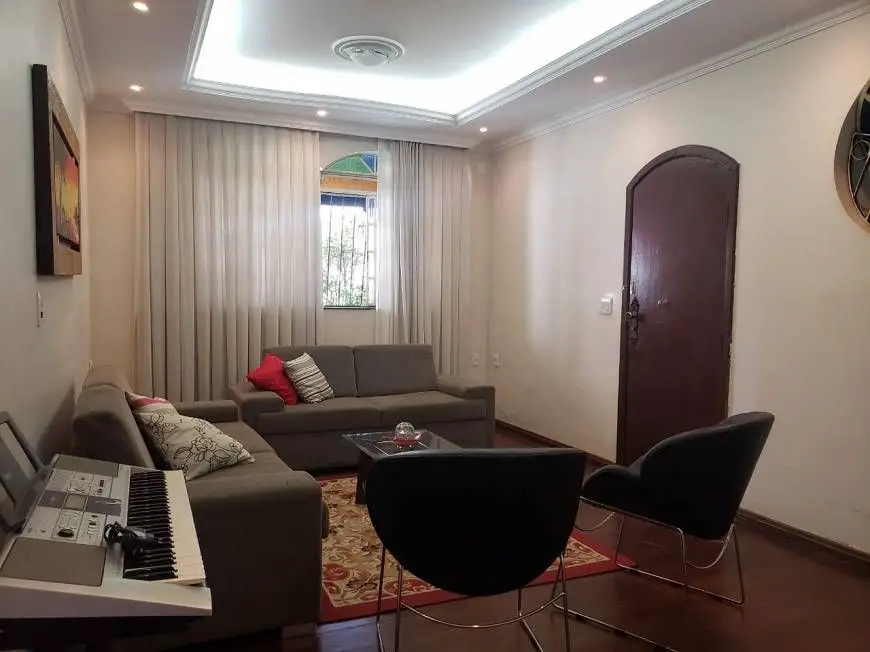 Foto 1 de Casa com 4 Quartos à venda, 250m² em Ouro Preto, Belo Horizonte