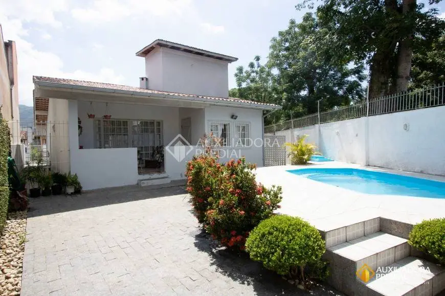 Foto 2 de Casa com 4 Quartos à venda, 220m² em Santa Mônica, Florianópolis