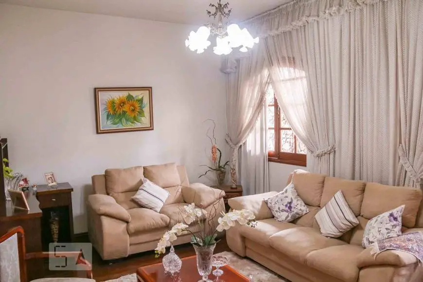 Foto 1 de Casa com 4 Quartos para alugar, 300m² em Vila Clóris, Belo Horizonte
