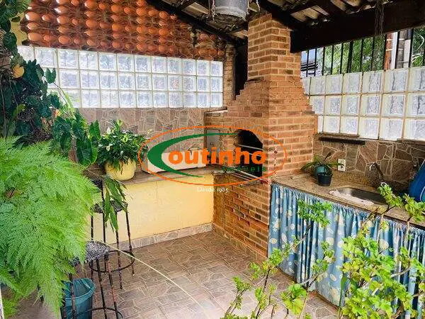 Foto 2 de Casa com 4 Quartos à venda, 317m² em Grajaú, Rio de Janeiro
