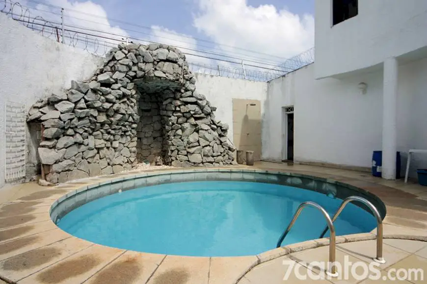 Foto 1 de Casa com 4 Quartos para alugar, 260m² em Vicente Pinzon, Fortaleza