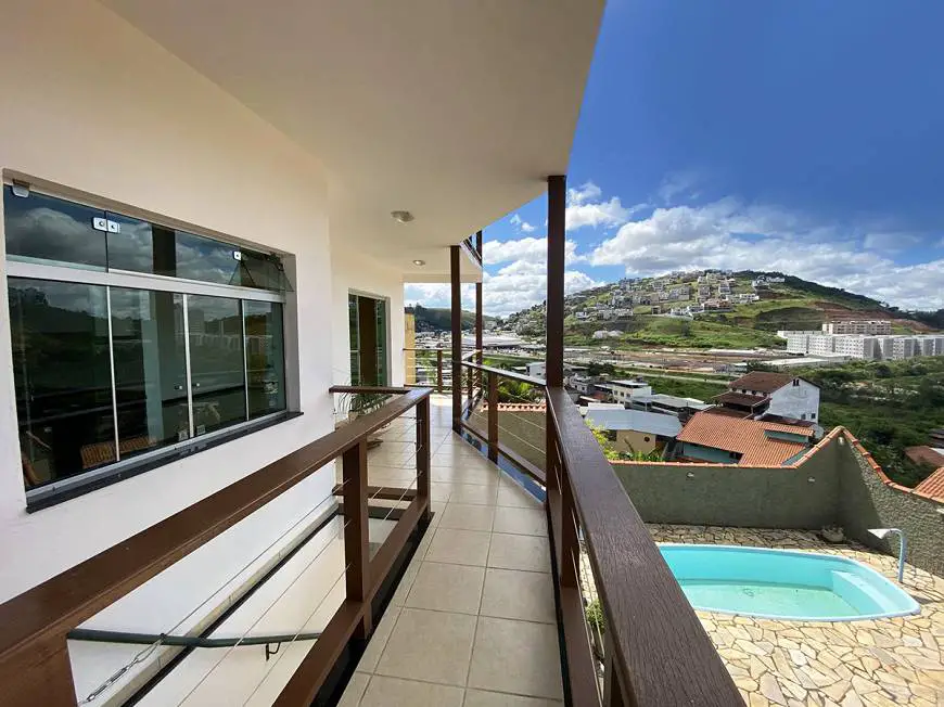 Foto 2 de Casa de Condomínio com 4 Quartos para alugar, 380m² em São Pedro, Juiz de Fora
