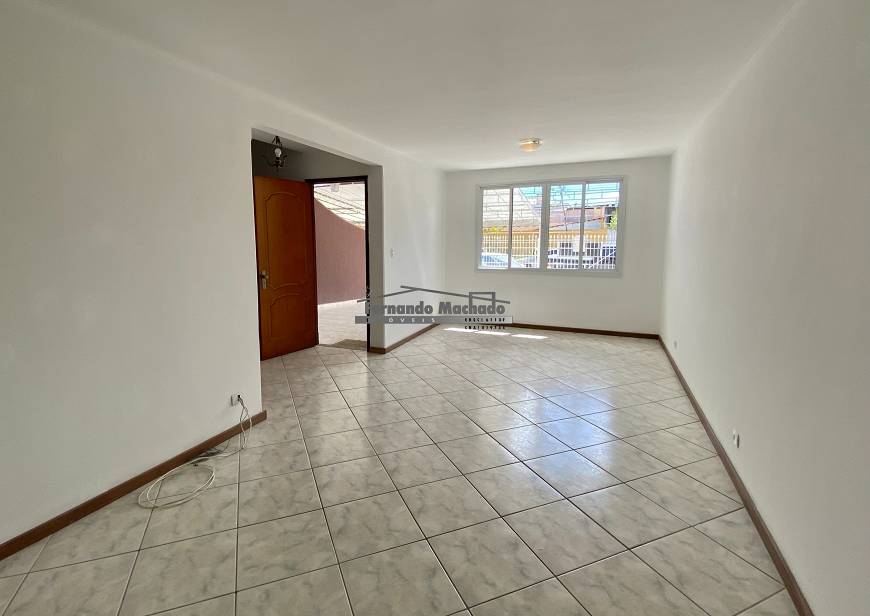 Foto 2 de Sobrado com 4 Quartos para alugar, 145m² em Bacacheri, Curitiba