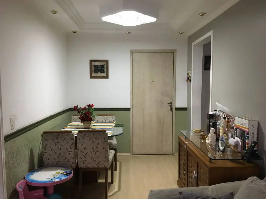 Foto 2 de Apartamento com 2 Quartos à venda, 48m² em Parque das Roseiras , Carapicuíba