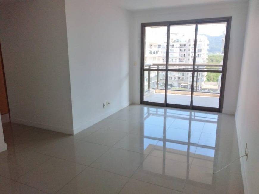 Foto 4 de Apartamento com 3 Quartos para alugar, 80m² em Recreio Dos Bandeirantes, Rio de Janeiro