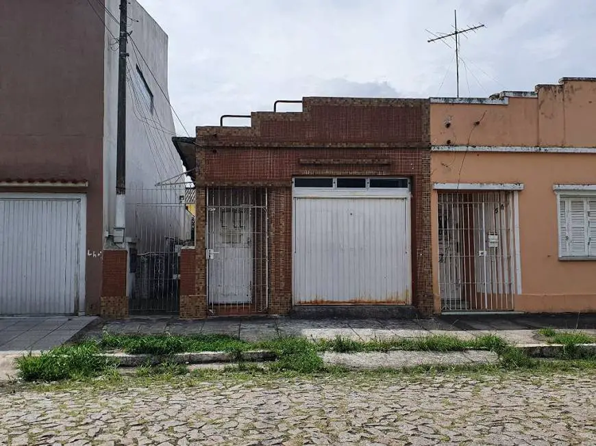 Foto 1 de Casa com 2 Quartos à venda, 72m² em Centro, Pelotas
