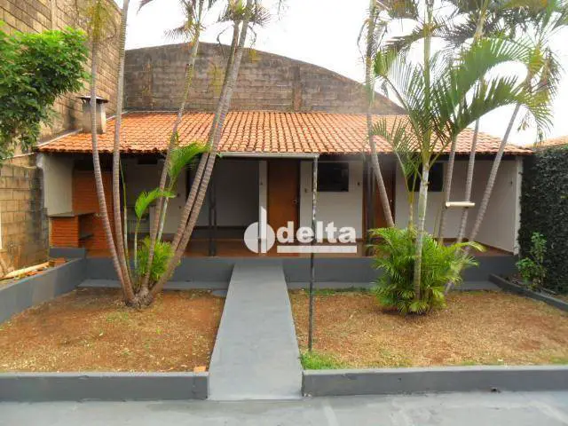 Foto 1 de Casa com 3 Quartos para venda ou aluguel, 270m² em Custódio Pereira, Uberlândia