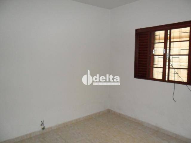 Foto 2 de Casa com 3 Quartos para venda ou aluguel, 270m² em Custódio Pereira, Uberlândia