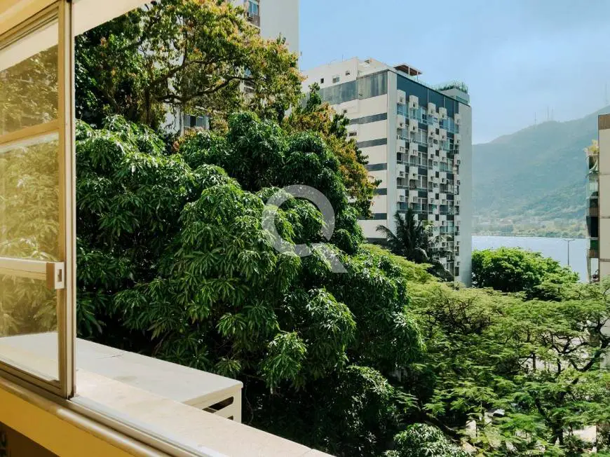Foto 1 de Apartamento com 2 Quartos à venda, 110m² em Lagoa, Rio de Janeiro