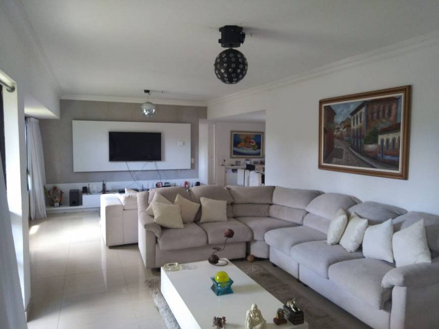 Foto 1 de Apartamento com 4 Quartos à venda, 196m² em Casa Amarela, Recife