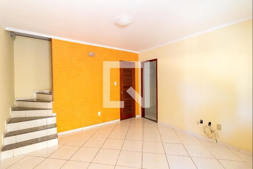 Foto 1 de Casa com 2 Quartos para alugar, 107m² em  Vila Valqueire, Rio de Janeiro