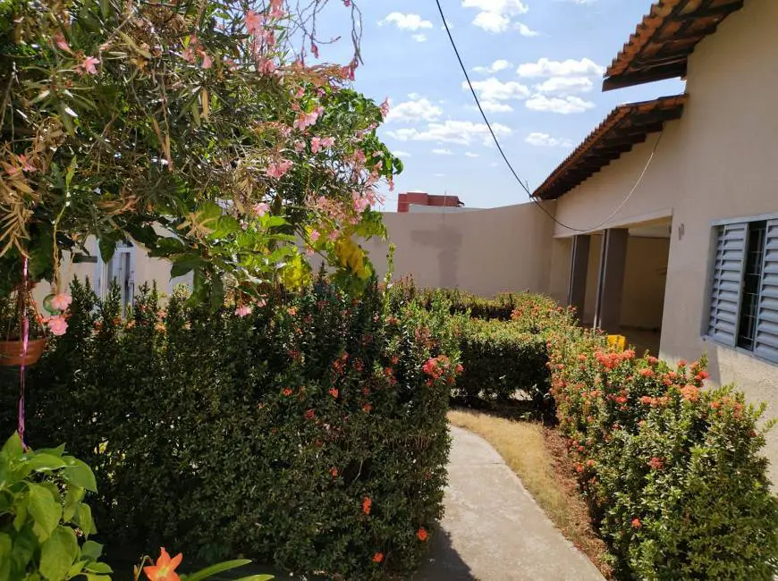 Foto 2 de Casa com 3 Quartos à venda, 661m² em Areão, Cuiabá