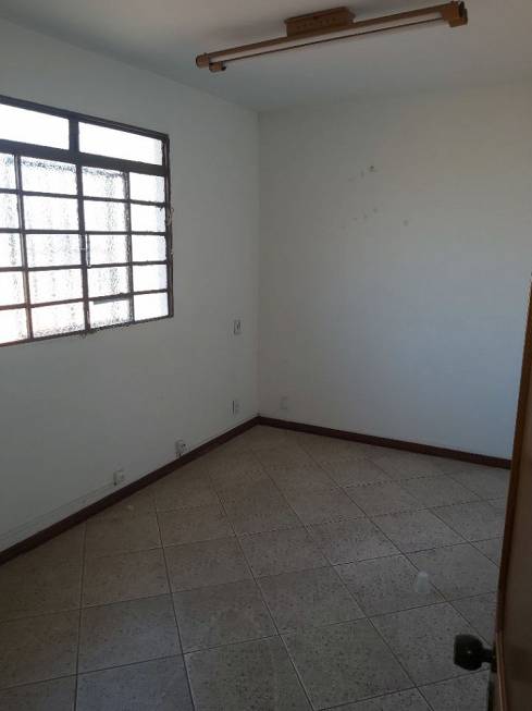 Foto 5 de Casa com 3 Quartos para alugar, 250m² em Eldorado, Contagem