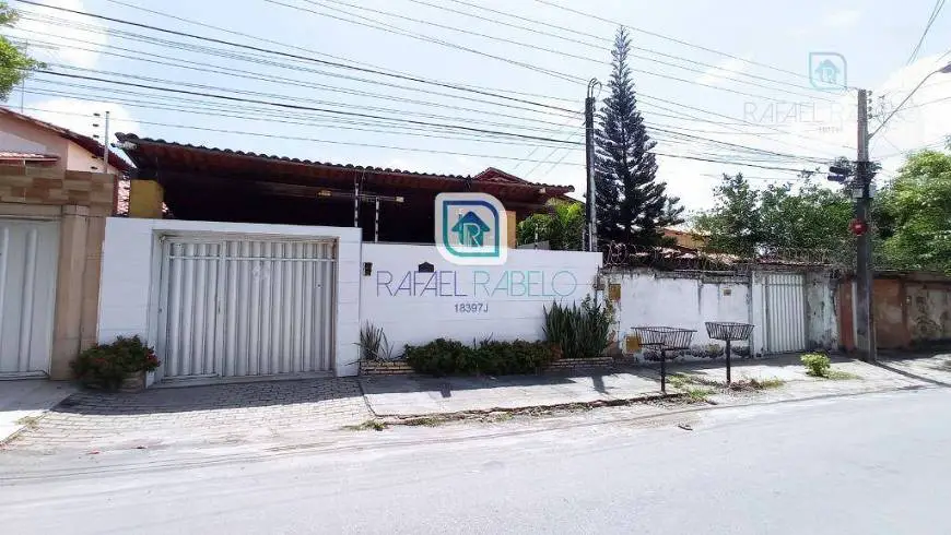 Foto 1 de Casa com 3 Quartos à venda, 115m² em Guajiru, Fortaleza