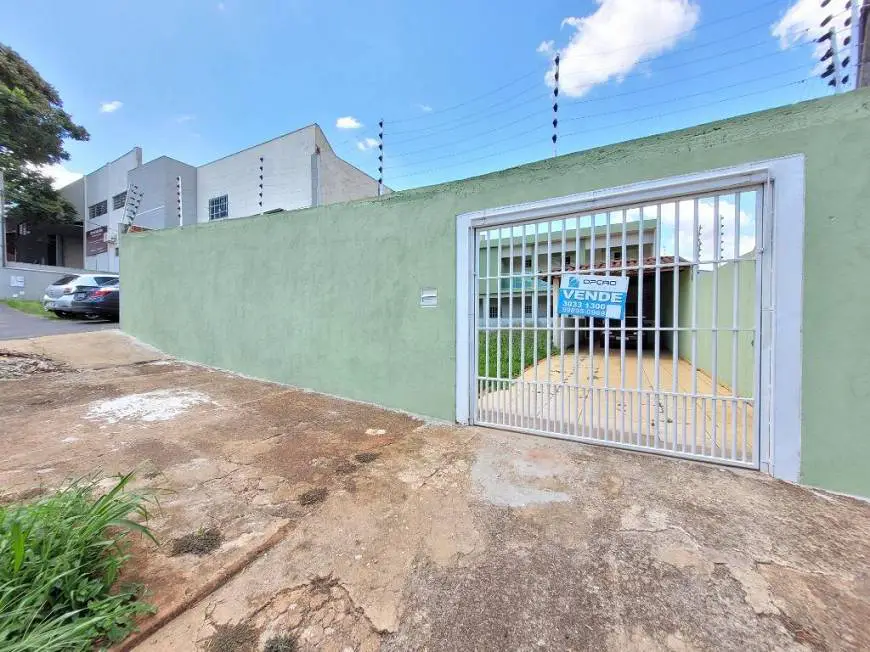 Foto 1 de Casa com 3 Quartos para alugar, 215m² em Parque das Laranjeiras, Maringá