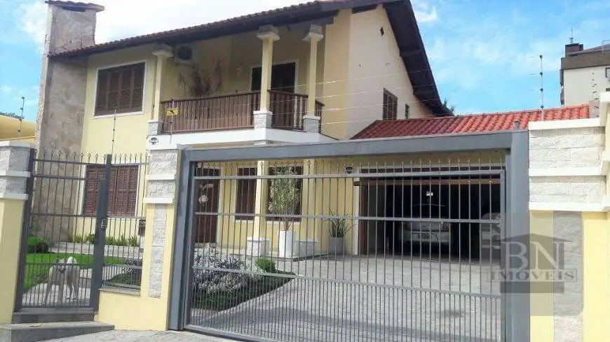 Foto 1 de Casa com 4 Quartos para venda ou aluguel, 280m² em Centro, Santa Cruz do Sul