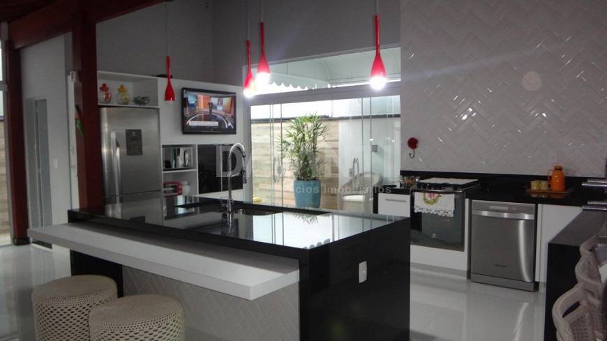Foto 1 de Casa de Condomínio com 4 Quartos à venda, 300m² em Santa Cruz, Valinhos
