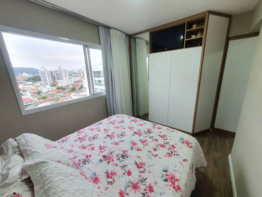 Foto 5 de Apartamento com 3 Quartos para alugar, 106m² em Barreiros, São José