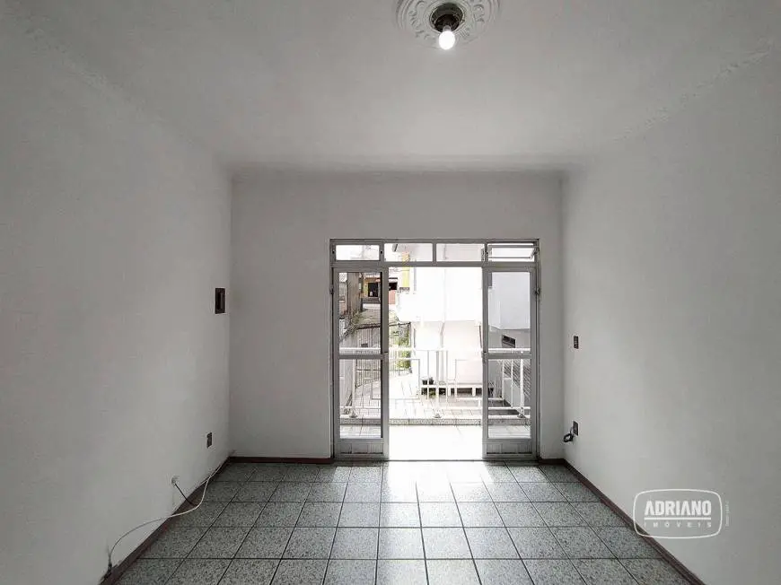 Foto 1 de Apartamento com 3 Quartos para alugar, 80m² em Barreiros, São José