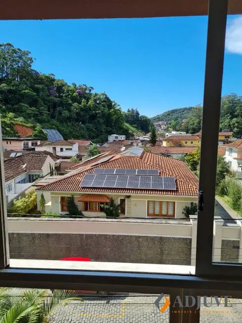 Foto 1 de Apartamento com 3 Quartos à venda, 98m² em Valparaiso, Petrópolis