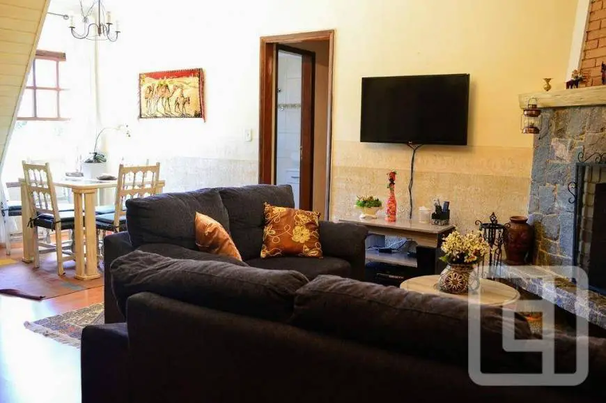 Foto 3 de Apartamento com 3 Quartos para alugar, 101m² em Vila Capivari, Campos do Jordão