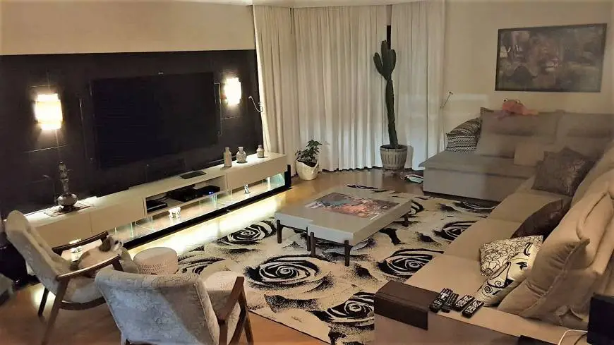 Foto 1 de Apartamento com 3 Quartos à venda, 200m² em Vila Gomes Cardim, São Paulo