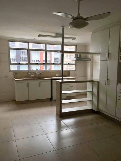 Foto 1 de Apartamento com 4 Quartos para alugar, 200m² em Itaim Bibi, São Paulo