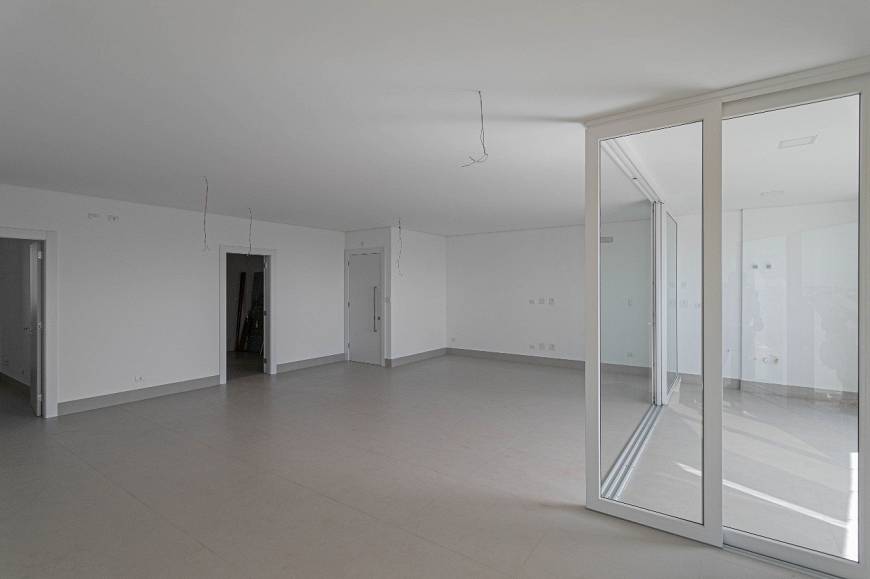 Foto 4 de Apartamento com 4 Quartos à venda, 231m² em Zona 01, Maringá