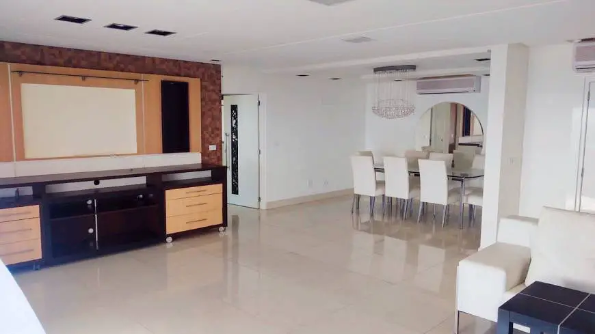 Foto 2 de Apartamento com 5 Quartos para venda ou aluguel, 330m² em Adrianópolis, Manaus