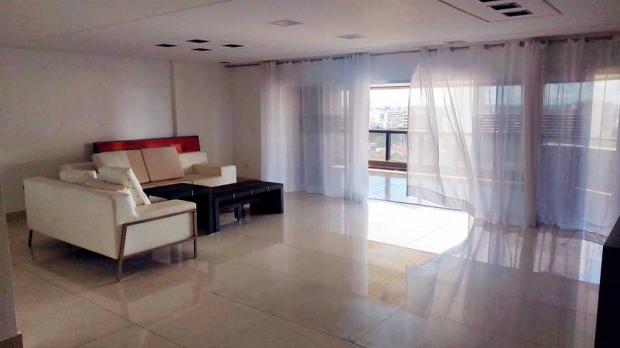 Foto 3 de Apartamento com 5 Quartos para venda ou aluguel, 330m² em Adrianópolis, Manaus