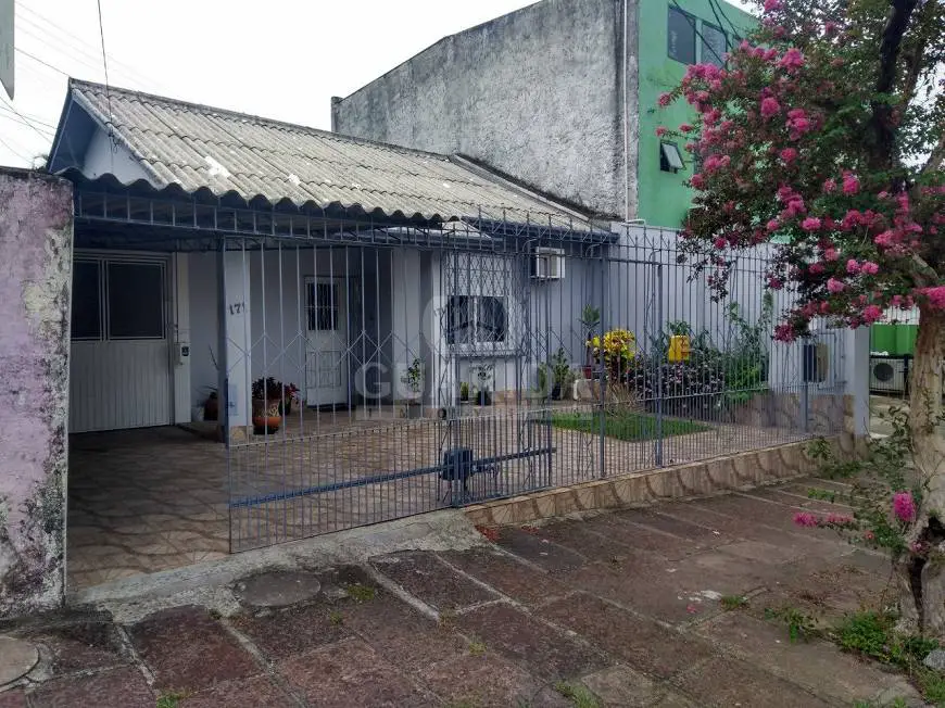 Foto 1 de Casa com 2 Quartos à venda, 100m² em Passo da Areia, Porto Alegre