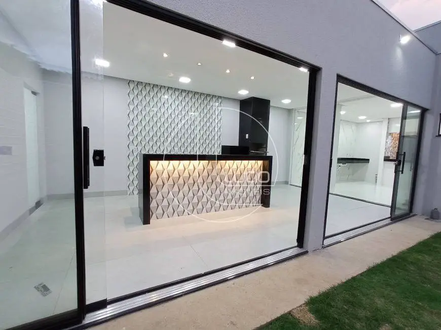 Foto 1 de Casa com 3 Quartos à venda, 230m² em Adriana Parque, Anápolis