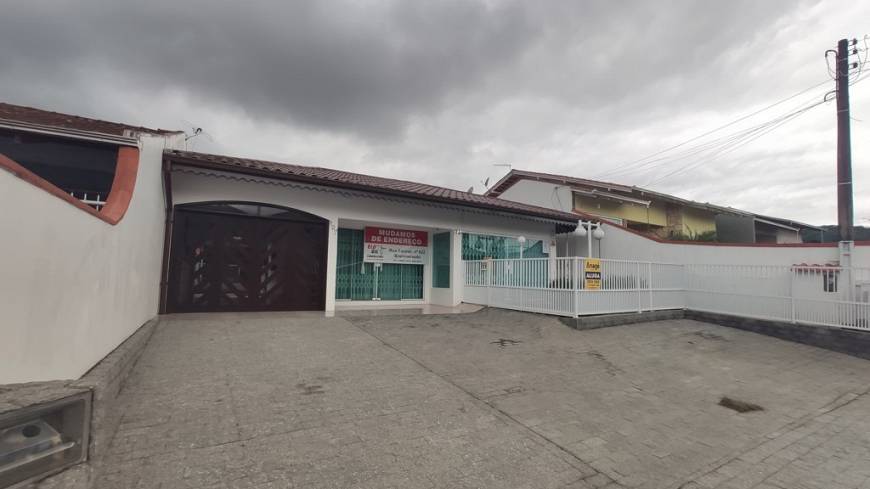 Foto 3 de Casa com 3 Quartos para alugar, 180m² em Boehmerwald, Joinville