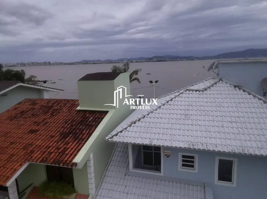 Foto 3 de Casa com 3 Quartos à venda, 357m² em Ponta de Baixo, São José