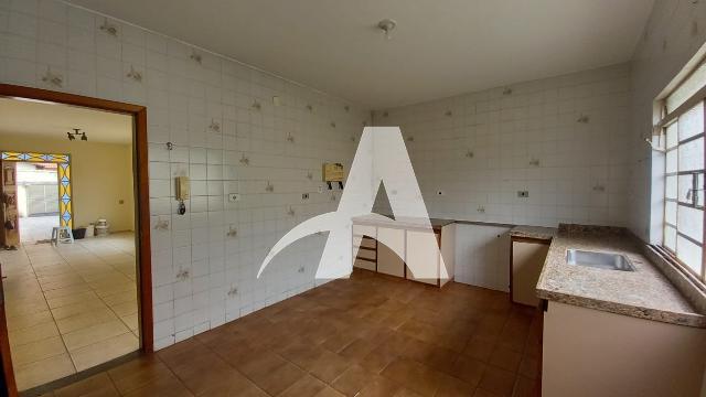 Foto 2 de Casa com 3 Quartos à venda, 300m² em Saraiva, Uberlândia