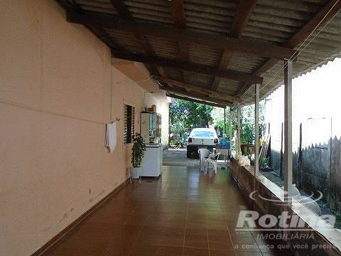 Foto 3 de Casa com 3 Quartos à venda, 90m² em Tibery, Uberlândia