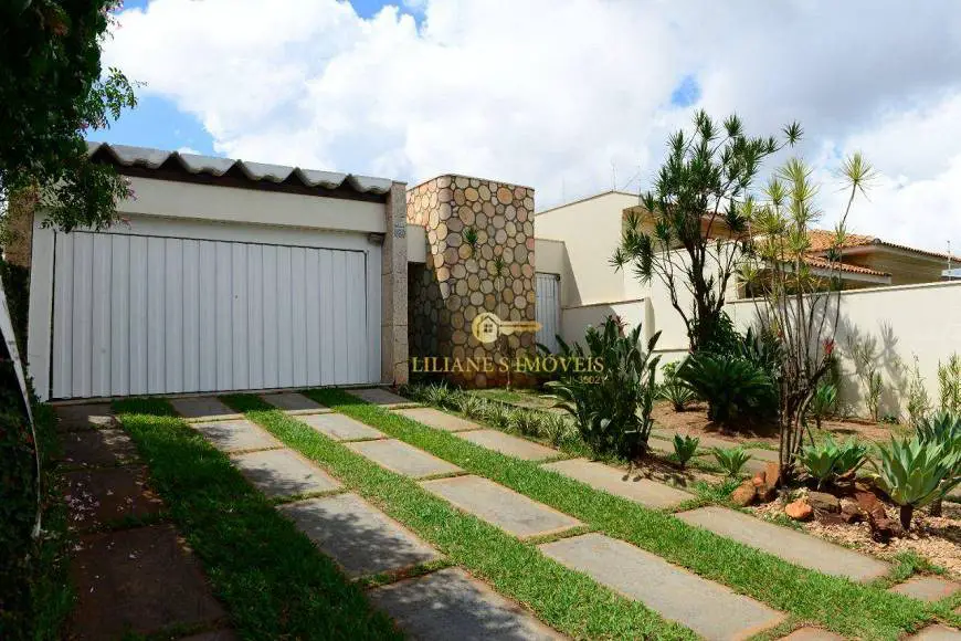 Foto 1 de Casa com 3 Quartos para venda ou aluguel, 236m² em Vila Harmonia, Araraquara