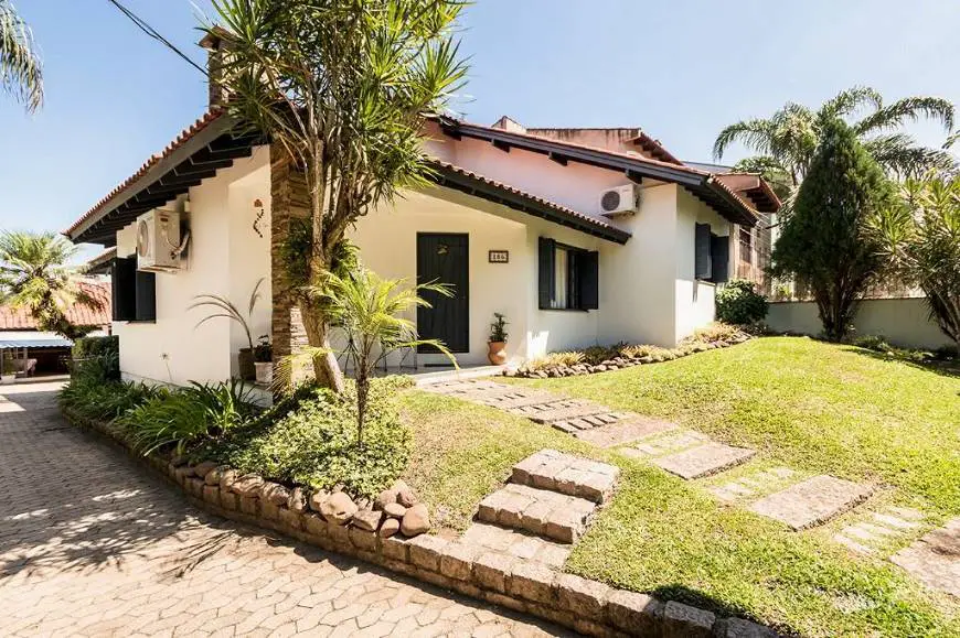 Foto 1 de Casa com 4 Quartos à venda, 272m² em Jardim Itú Sabará, Porto Alegre