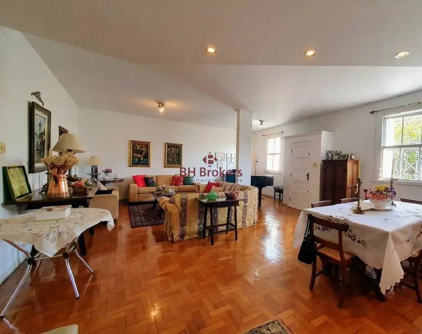 Foto 1 de Casa com 4 Quartos para alugar, 284m² em Serra, Belo Horizonte