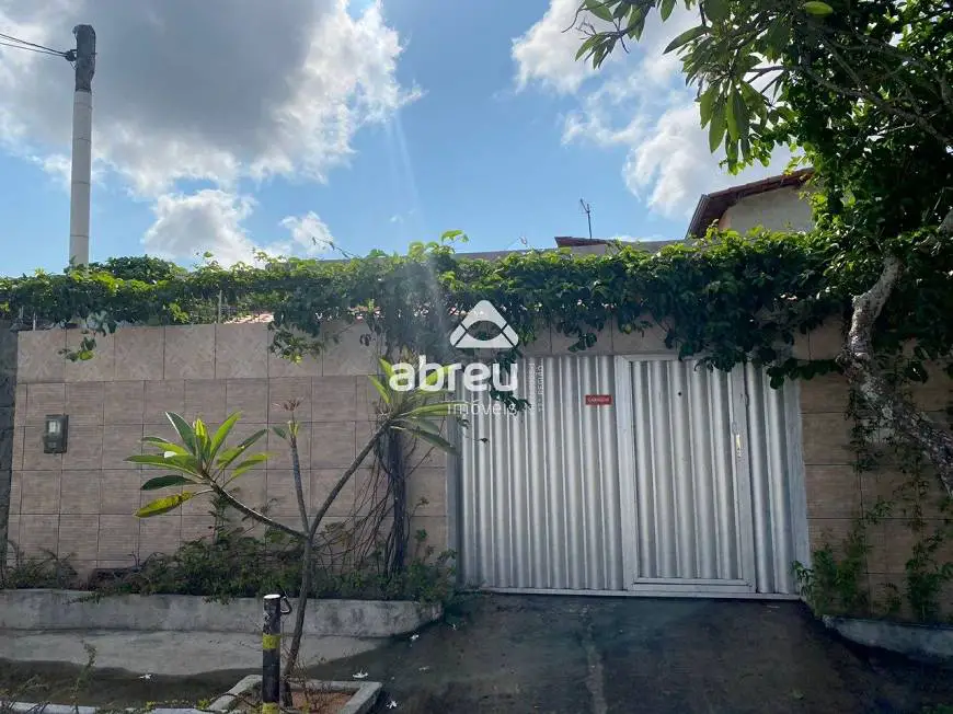 Foto 2 de Casa com 5 Quartos à venda, 200m² em Candelária, Natal