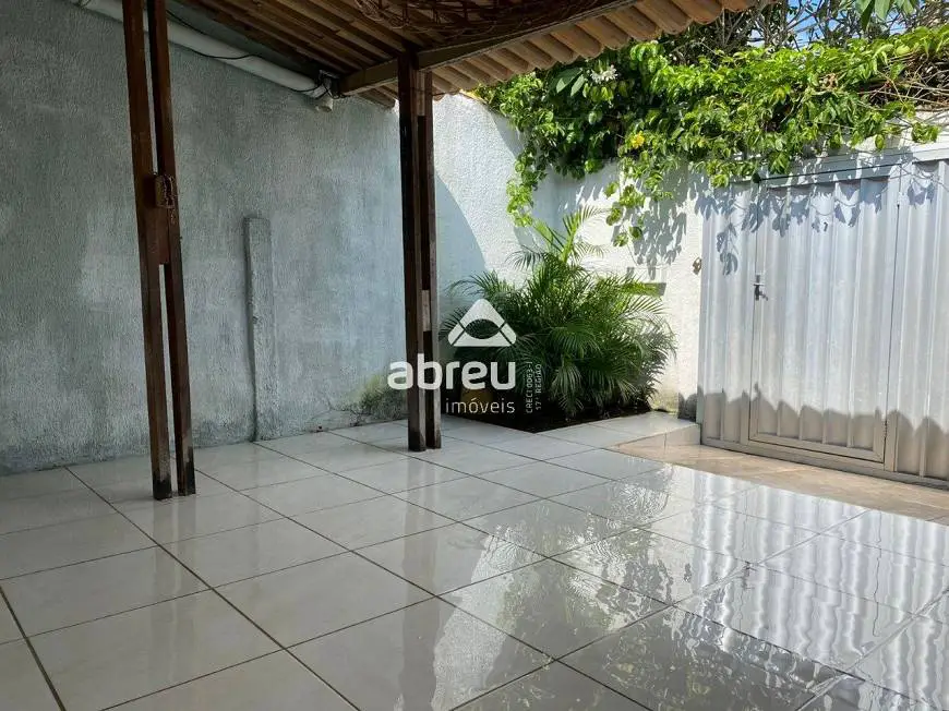 Foto 4 de Casa com 5 Quartos à venda, 200m² em Candelária, Natal
