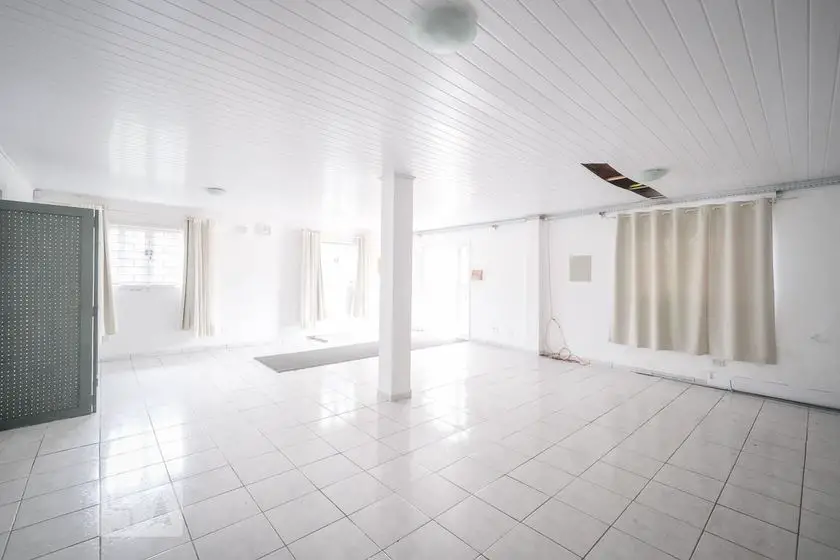 Foto 3 de Casa com 5 Quartos para alugar, 600m² em Novo Mundo, Curitiba