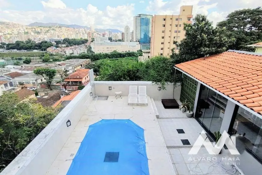 Foto 1 de Casa com 5 Quartos à venda, 400m² em Santa Tereza, Belo Horizonte