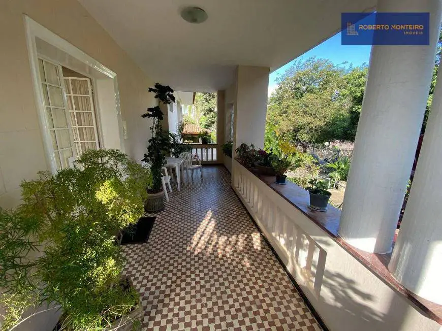 Foto 2 de Casa com 6 Quartos à venda, 300m² em Cidade Jardim, Belo Horizonte