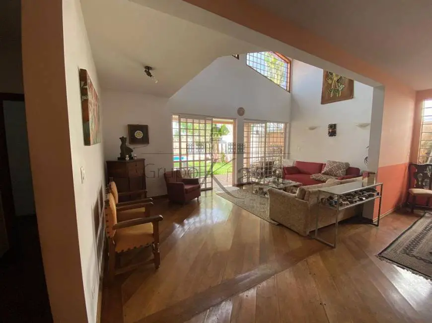 Foto 1 de Casa de Condomínio com 3 Quartos à venda, 253m² em Parque Residencial Aquarius, São José dos Campos